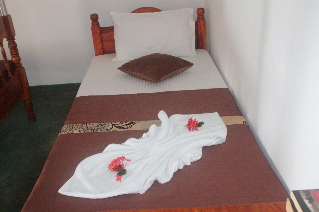 Julie Guest House Tangalle Exterior photo