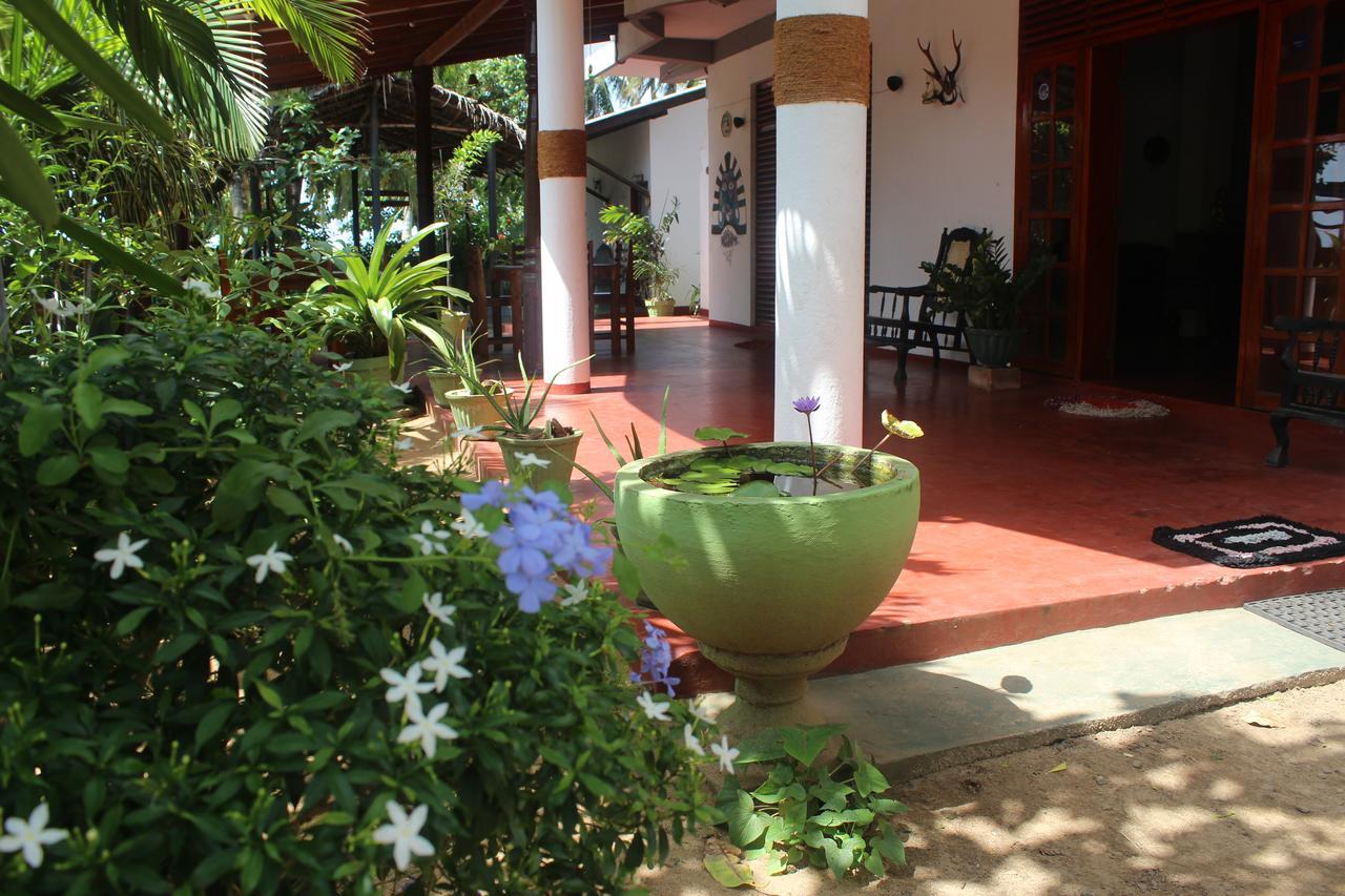 Julie Guest House Tangalle Exterior photo