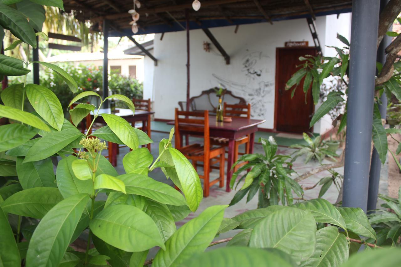Julie Guest House Tangalle Exterior photo
