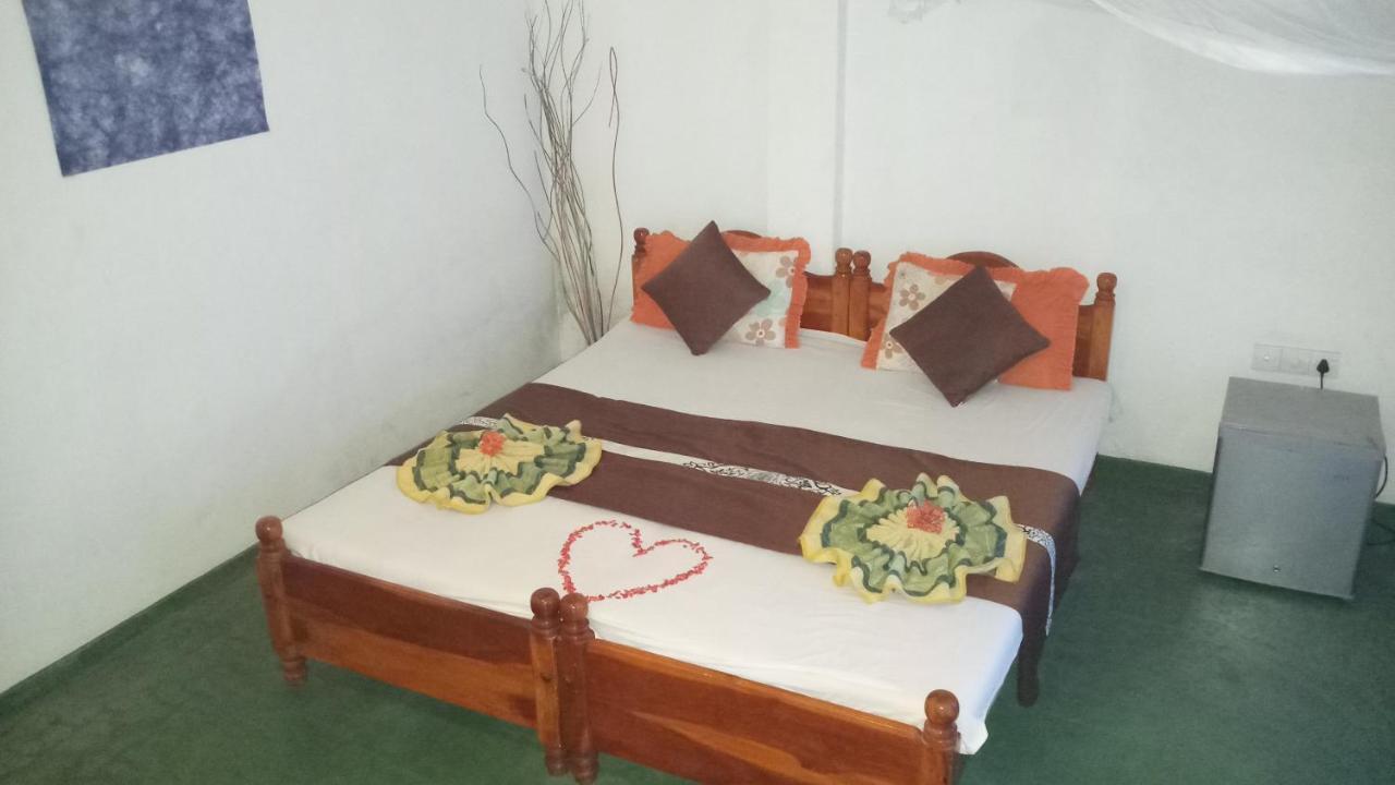Julie Guest House Tangalle Exterior photo