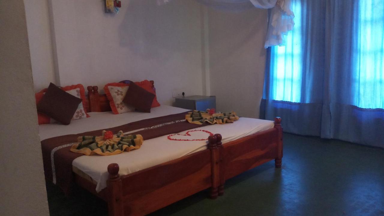 Julie Guest House Tangalle Exterior photo