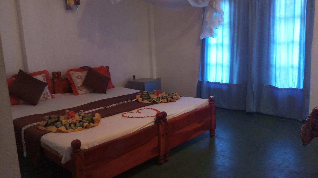 Julie Guest House Tangalle Exterior photo