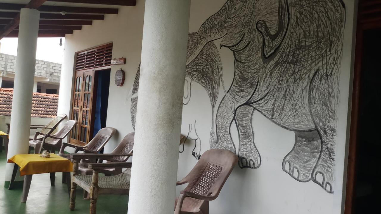 Julie Guest House Tangalle Exterior photo