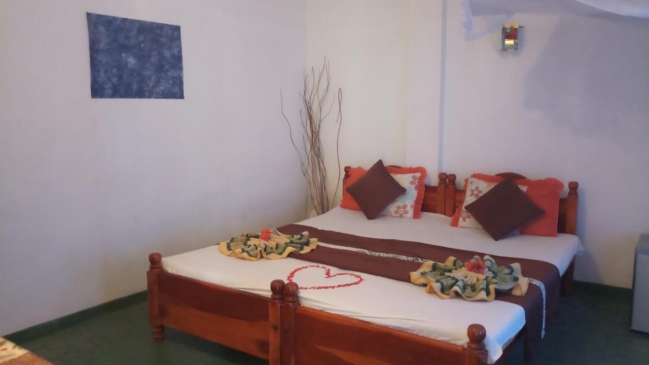 Julie Guest House Tangalle Exterior photo